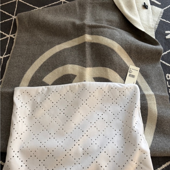 Chanel Cashmere blanket scarf - Picture 6 of 6
